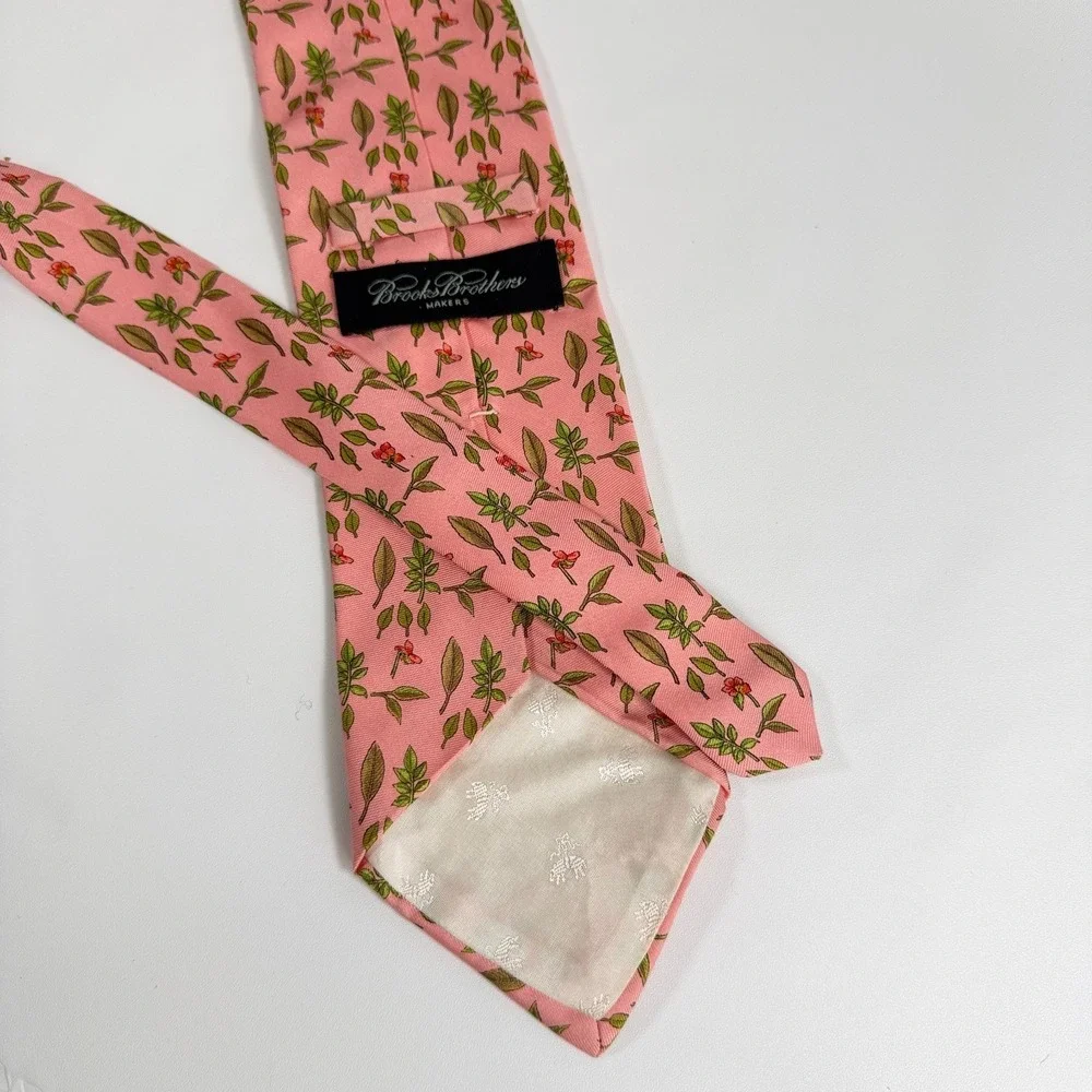 Brooks Brothers Makers Tie Silk Printed In Italy Pink Floral Leaf Silk Necktie